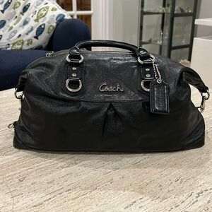 Pre-owned COACH satchel/shoulder bag.